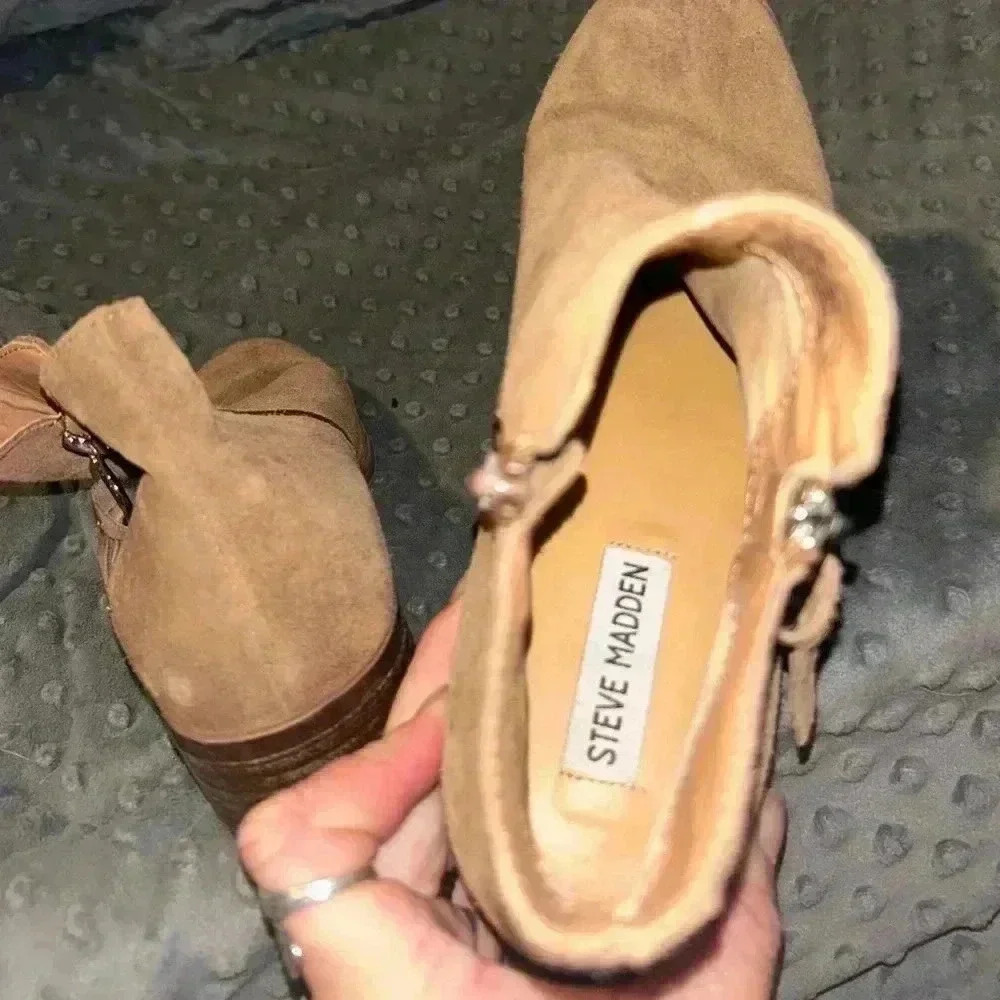 Steve Madden Light Brown/Tan Suede Leather Booties, Size 8.5 - Picture 5 of 6